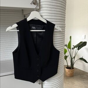 Zara Elegant Black Sleeveless Vest